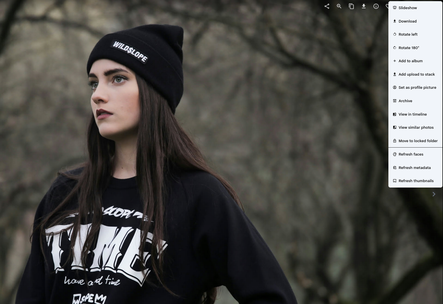 Photo viewer with rotate and edit options in the context menu